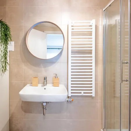 - Modern - Trendy * Budapest